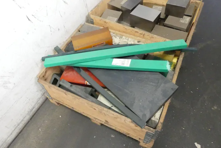 Konvolut Material, Rohmaterial Umfang: Palette mit Inhalt